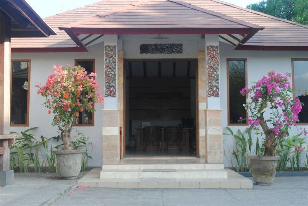 ลมโบะก์ บีช วิลลา Hotel Mangsit ภายนอก รูปภาพ